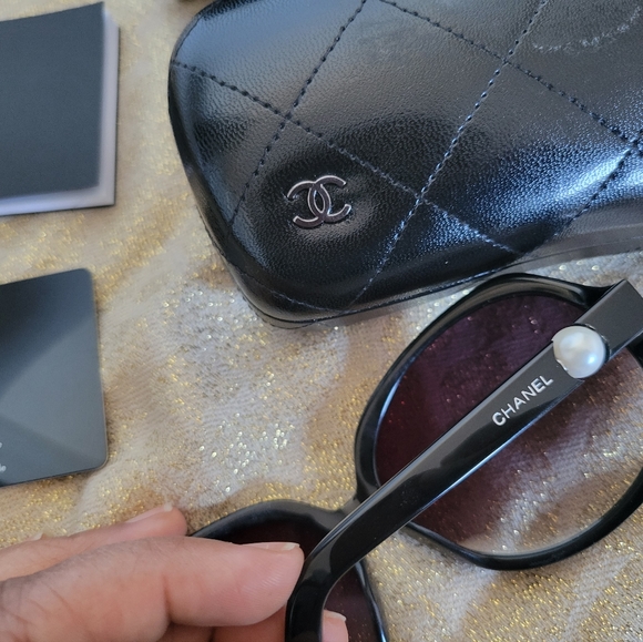 💯% Authentic Chanel sunglasses🕶 with original pouch and booklet and box - Picture 11 of 11